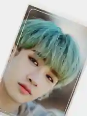 Голубой наклейка на банковскую карту stray kids
