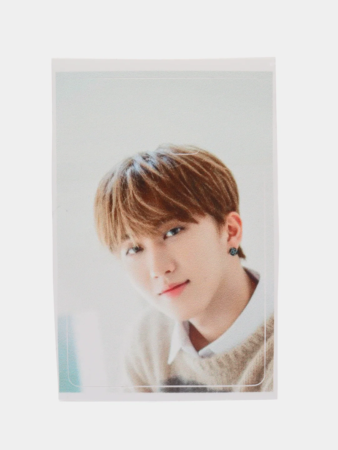Белый наклейка на банковскую карту stray kids
