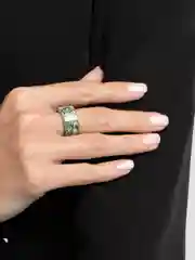 Зеленый акриловое кольцо