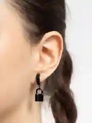 Черный серьги, клипсы "Замок"