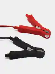 Красный автомобильное зарядное устройство на 12-24V