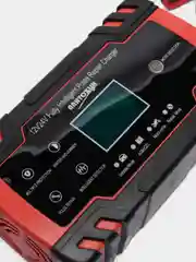 Красный автомобильное зарядное устройство на 12-24V