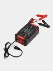 Красный автомобильное зарядное устройство на 12-24V