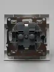 Белый розетка 1-местная с с/з крышкой, 220В,16А с защитной шторкой  STEKKER PST16-9012