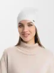 Белый женская шапка