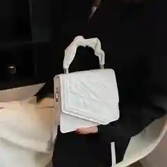 Белый женская кожаная сумка, с длинным ремешком