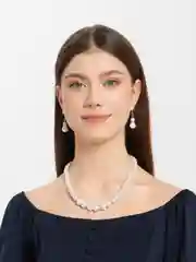 Белый комплект с жемчугом : жемчужные серьги и браслет