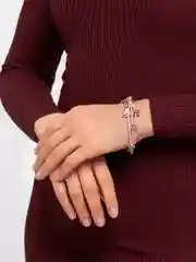 Розовый браслет женский