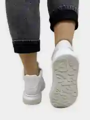 Белый кроссовки женские высокие