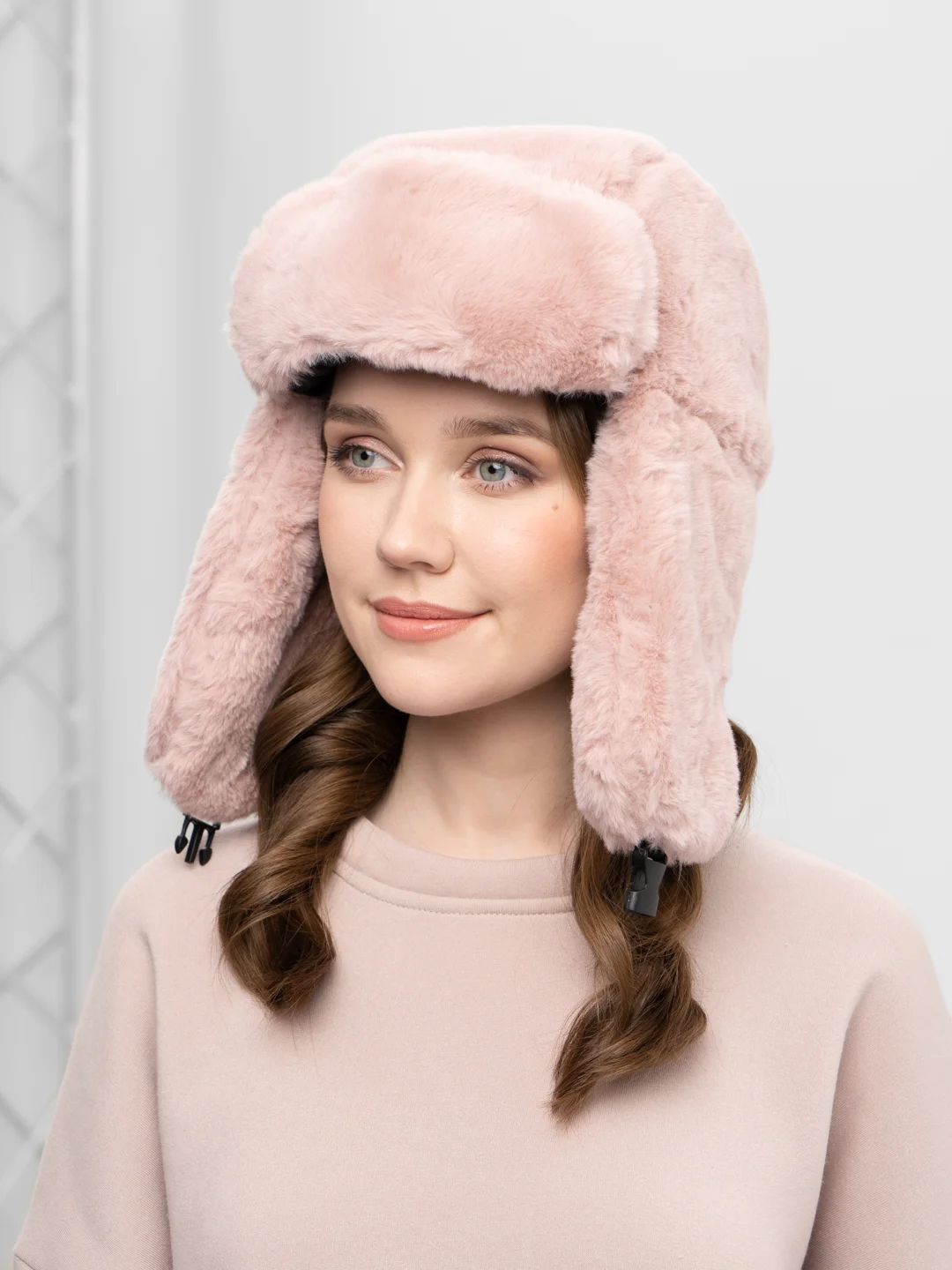 Розовый шапка - ушанка женская