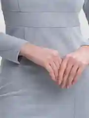 Серый меланж платье женское, однотонное, с разрезом