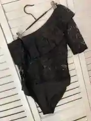 Боди QP Store, кружевное, с одним рукавом, с воланом