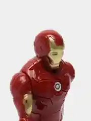 Красный фигурки супергероев