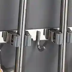 Серебряный держатель для швабры