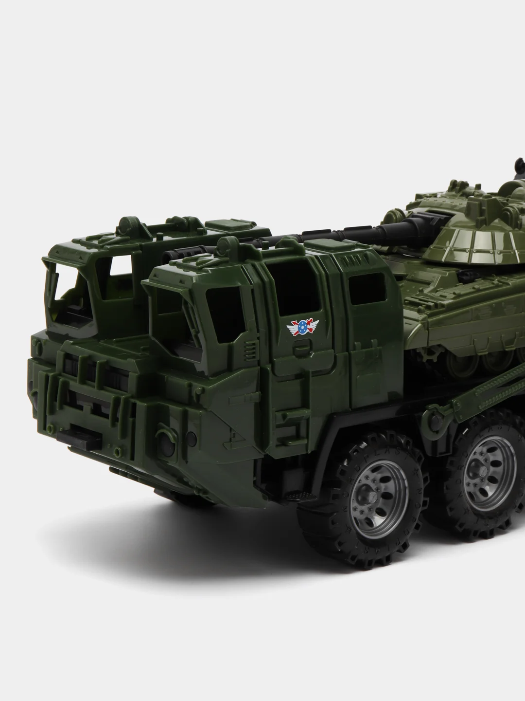 Военный тягач "Щит", с танком