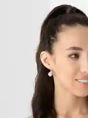 Белый серьги с камнем