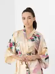 Бежевый халат женский