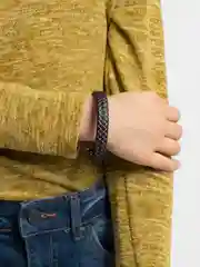 Белый плетеный браслет
