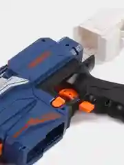 Синий игрушечный автомат с мягкими пулями на присосках