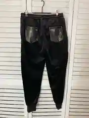 Брюки комбинированные QP Store, велюровые, лаковые