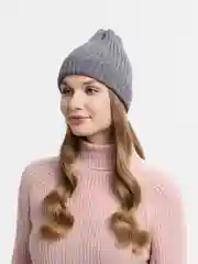 Серый шапка вязаная