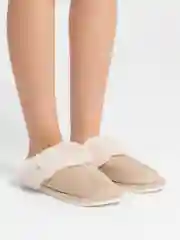 Бежевый теплые домашние меховые тапочки