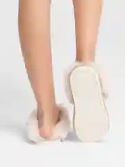 Бежевый теплые домашние меховые тапочки
