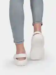 Молочный сабо женские с джибитсами, медицинские