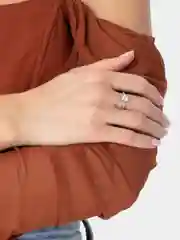 Золотой кольцо с кристаллом