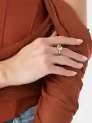 Лимонный кольцо с большим камнем