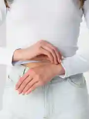 Белый топ с длинным рукавом