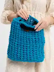 Лазурный рюкзак женский вязаный