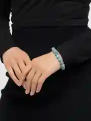 Белый браслет из натуральных камней