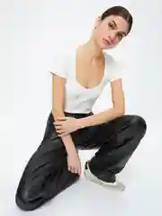 Бежевый блузка женская Zarina фактурной вязки, облегающая