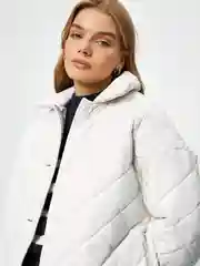 Молочный куртка демисезонная, женская Zarina, удлиненная, стеганая