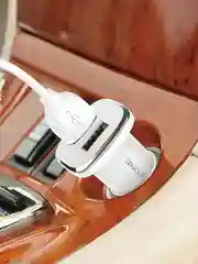 Автомобильное зарядное устройство Borofone BZ12 iPhone/android 2хUSB до 2.4А