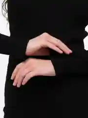 Черный платье с высоким горлом