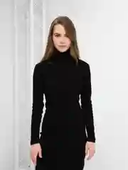 Черный платье с высоким горлом