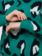 Зеленый женский свитер, оверсайз