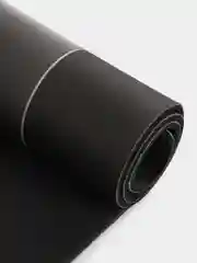 Черный коврик для ванной