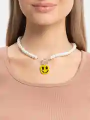 Желтый бусы со смайликами из бисера