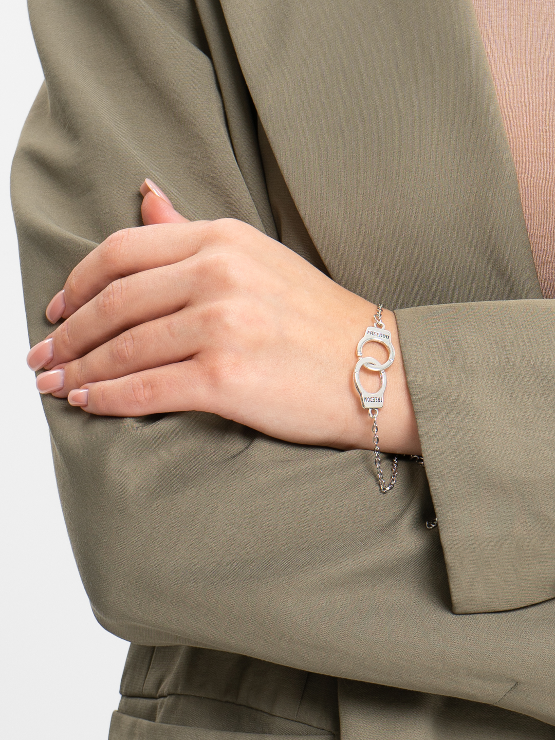 Браслет наручники серебро купить по цене 99 ₽ в интернет-магазине KazanExpress
