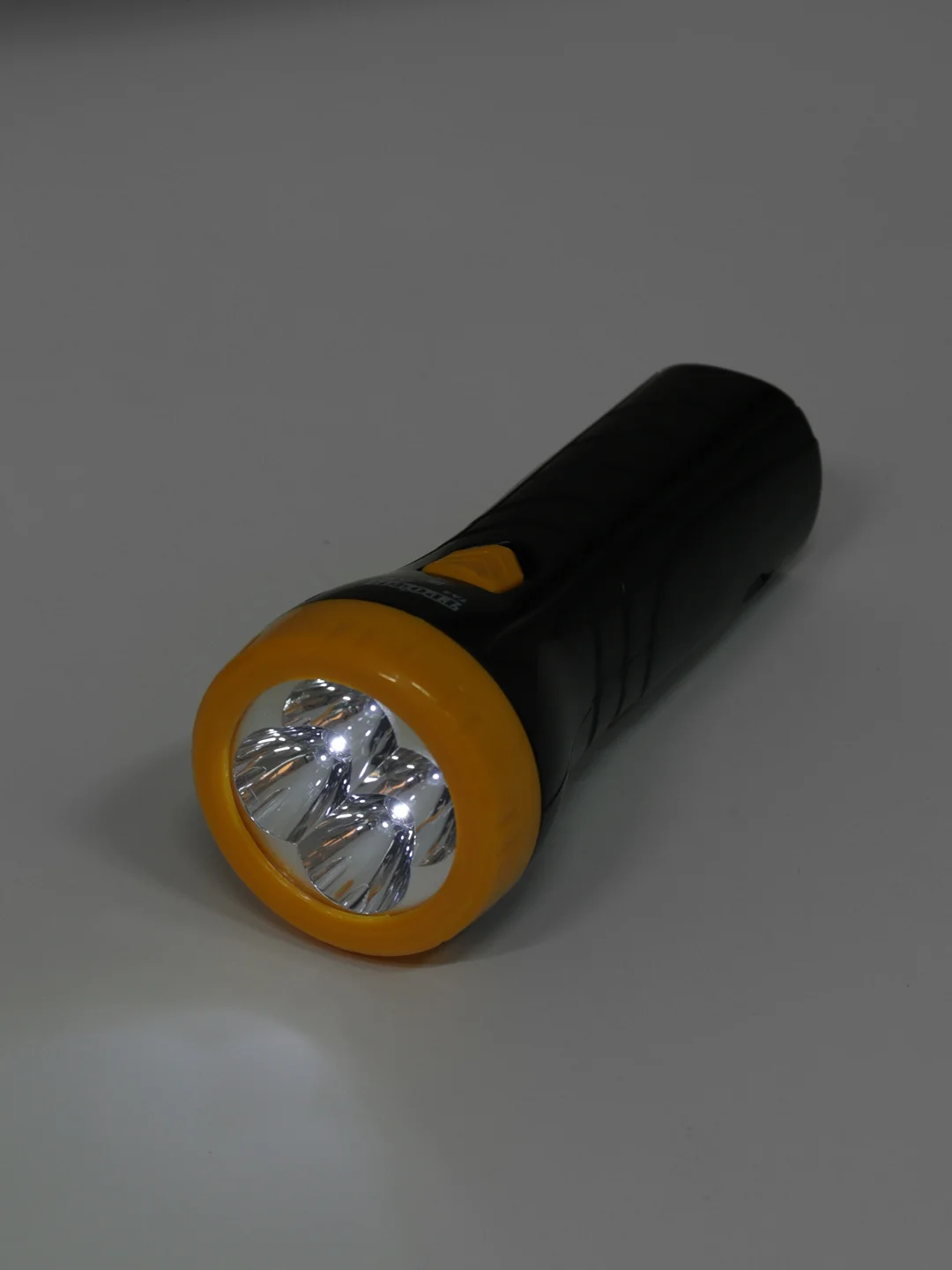 Аккумуляторный фонарь ручной ТРОФИ TA4, 4V, 0.5Ah, 4св/д, черный пластик, 2 режима, 220V