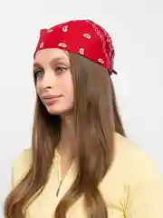 Алый хлопковый платок, бандана