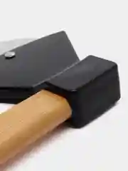 Черный нож для пиццы в виде топора