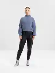 Бежевый свитер укороченный с горлом