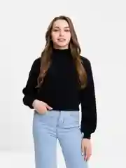 Черный свитер укороченный с горлом