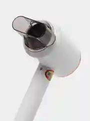 Белый фен для сушки и укладки волос