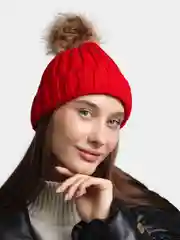 Красный шапка женская зимняя вязаная теплая бини размер  L с меховым помпоном без отворота унисекс