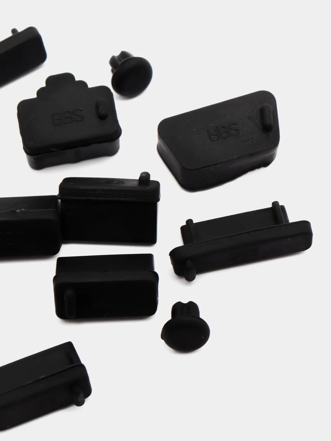 Черный набор пылезащитных заглушек для USB-разъемов